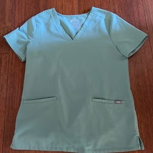 Figs casma scrub top